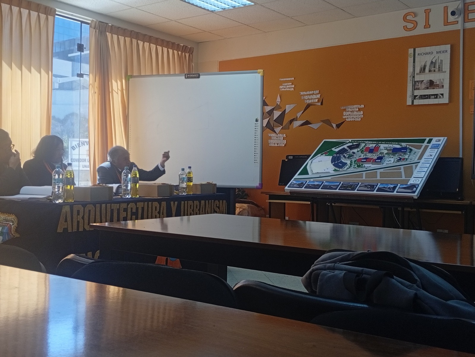 Maqueta Profesional 27